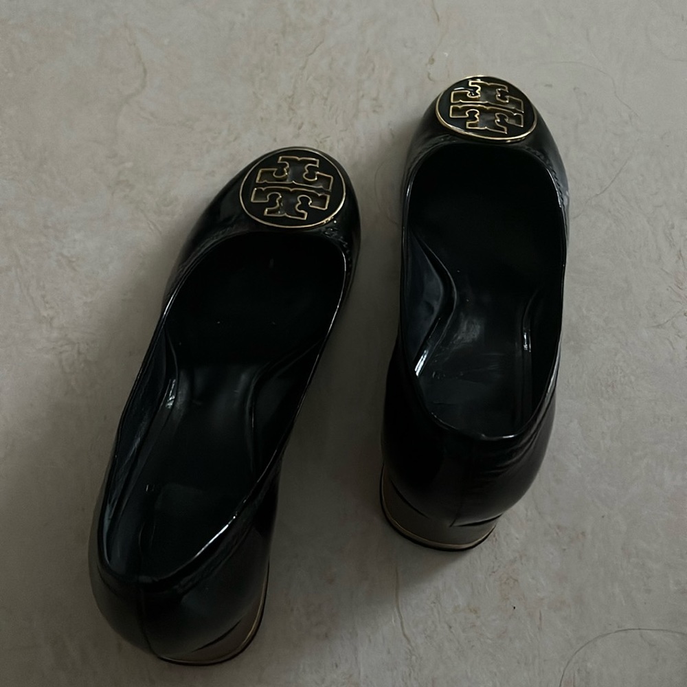 Tory Burch closed toe heels
